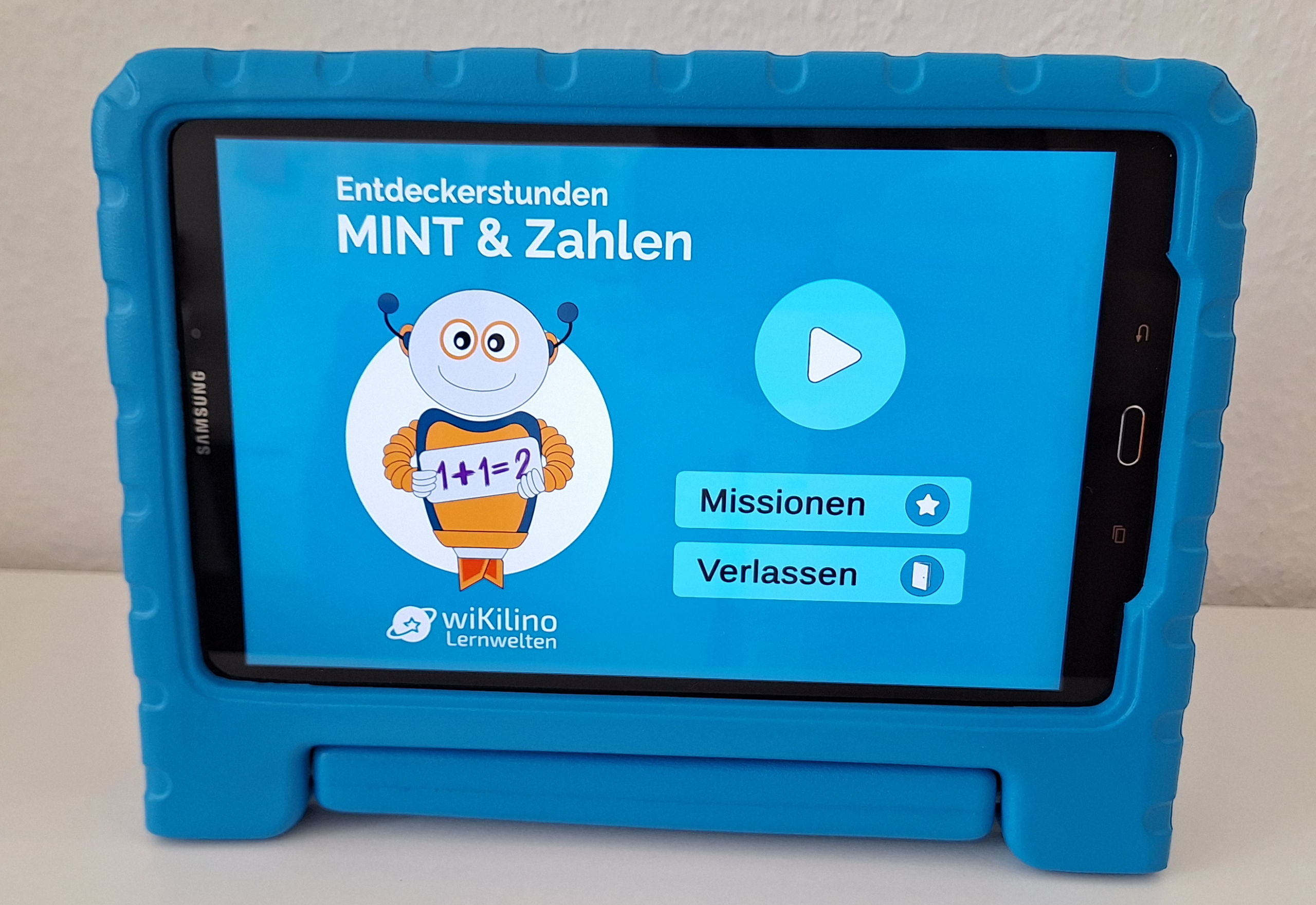 Momelino: Tablet mit Entdeckerstunde MINT & Zahlen, das interaktive Lerninhalte für Kinder bietet.