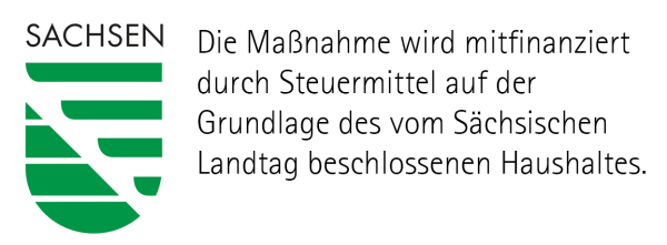 Momelino: Logo Sachsen, unterstützt die Entdeckerstunde MINT & Zahlen mit Steuermitteln aus dem sächsischen Haushalt.