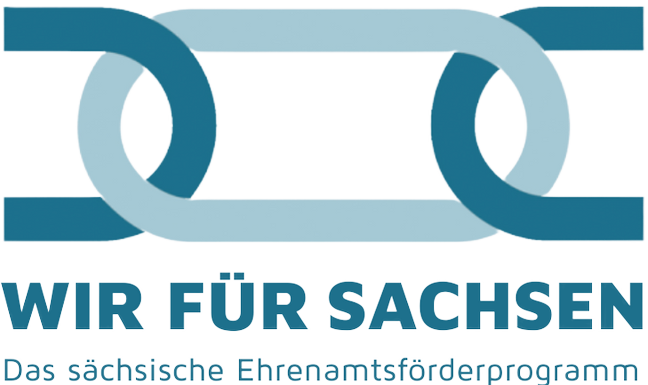 Momelino: Logo von Wir für Sachsen, das sächsische Ehrenamtsförderprogramm, unterstützt Entdeckerstunden MINT & Zahlen.